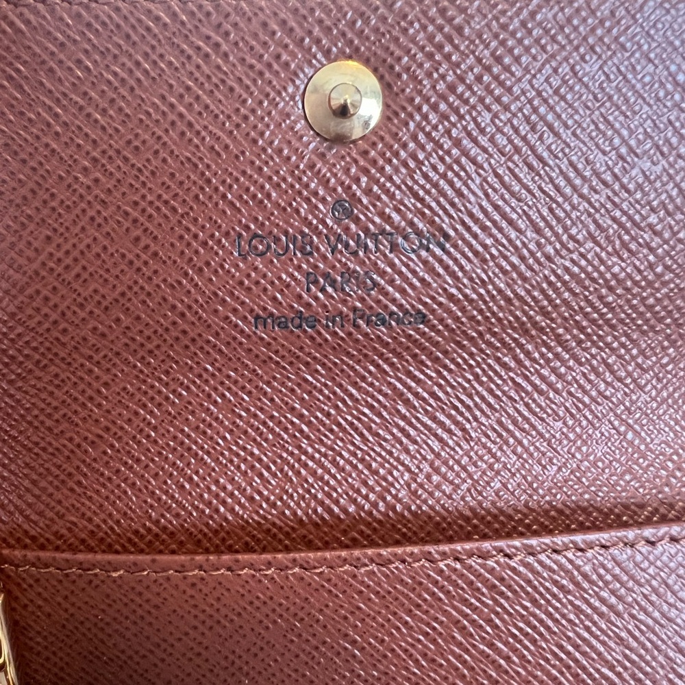 Authentic Louis Vuitton 4 key holder - Picture 4 of 5